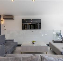 4 bedroom villa with heated pool and sea view in Vinišće, sleeps 8